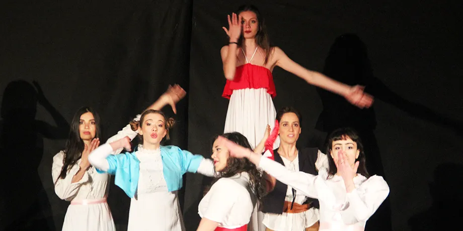 Accademia Internazionale di Teatro Roma - Assurde discrepanze / Le visioni di Prospero: viaggio nelle opere di Shakespeare / Così è la farsa così è la vita: Bang … - Anno Accademico 2018/2019 - foto 44