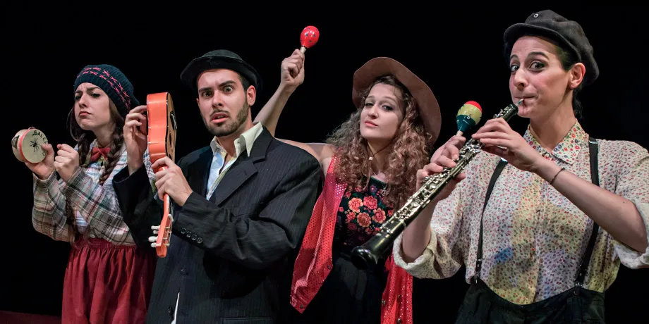 Accademia Internazionale di Teatro Roma - Atomic Century / Ah! Il Melò... / Giovanna Dark … - Anno Accademico 2013/2014 - foto 23